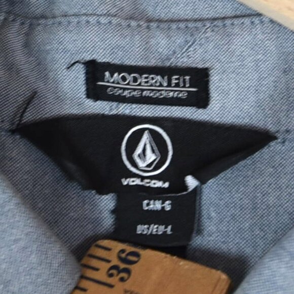 Volcom Blue Chambray Button Down Shirt Modern Fit L Skater Surf Casual - Picture 7 of 7